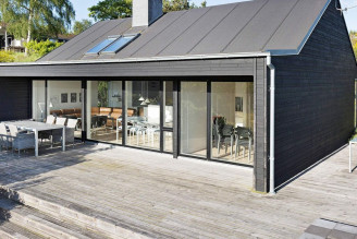 Aantrekkelijk vakantiehuis in Knebel met terras