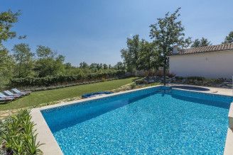 Villa Lipica With Private Pool And Jacuzzi
