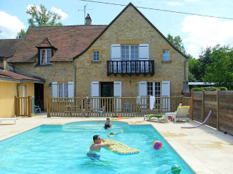 Vakantiehuis in Saint-Vincent-de-Cosse met zwembad, in Dordogne-Limousin.