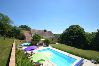 Vakantiehuis in Besse met zwembad, in Dordogne-Limousin.
